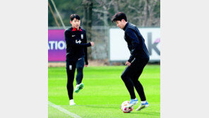 반칙하고 어퍼컷 우루과이에, 승리하고 어퍼컷 돌려준다