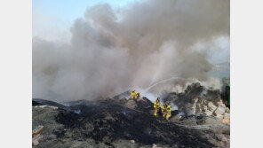 충남 아산 폐공장 화재…8시간째 진화 중