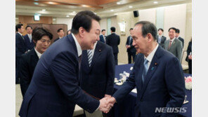 日스가 전 총리, 일한의원연맹 회장 취임…조기 방한 조율