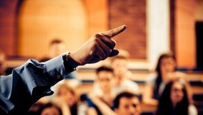 “여학생들 대가리 텅텅…딸기 농사나 지어라” 막말 대학강사