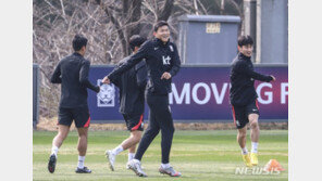 이적설에 엇갈린 반응…불편한 김민재·웃는 이재성