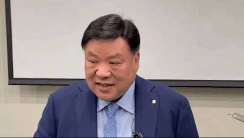 험악한 분위기 속 ‘서정진 셀트리온 회장’ 등판… “실적 견인하기 위해 잠시 복귀”