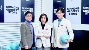 ‘키다리 아저씨’ 시몬스, 소아청소년 환자 100여명 도움