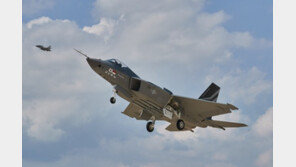 KF-21보라매 초음속 비행 성공… “상공은 우리가 지킨다"