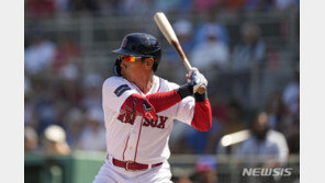 WBC 달군 日 요시다, ML 시범경기서 첫 손맛