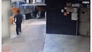 경찰에 쫓기던 전과 20범…쓰레기 덮고 숨죽이다 덜미