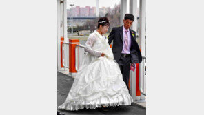 北 “검소한 결혼식하라…면사포 쓰지말고 꽃장식 안 요란하게”