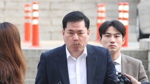 이재명·유동규 첫 법정대면…유씨 출석때 “李 거짓말 좀 안했으면”