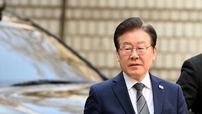 이재명에 날아든 계란…李측 “패키지여행 갔다고 친해지나”