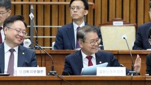 여가부장관 “2자녀면 다자녀…아이돌봄 획기적 지원”