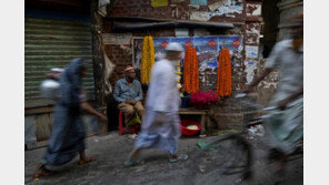 방글라데시, 인플레 비판한 기자 가짜뉴스 혐의로 체포