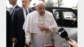 ‘기관지염’ 프란치스코 교황 퇴원 “나 아직 살아있다”