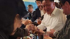 SNS에 동선 털린 충북지사…산불 중 술자리 ‘뭇매’