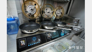 치킨 튀기고 김밥 마는 로봇…인력난 해결사로