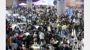 “벚꽃보고 자동차도 구경하고”… 서울모빌리티쇼, 3일간 19만명 방문