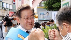 이재명에 ‘치킨 뼈 그릇’ 던진 60대 男, 2심도 징역형 집행유예 