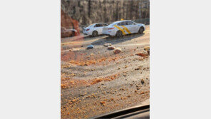 음식물 쓰레기로 뒤덮인 경부고속도로… 도로 한때 정체 