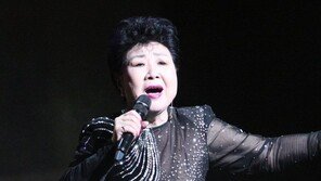 ‘밤안개’ 원로가수 현미 별세, 향년 85세