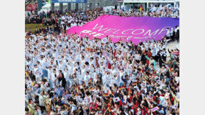 “환영해요 BIE”…5500명 부산 시민, 엑스포실사단 뜨거운 환영