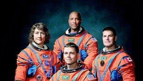 여성-흑인-캐나다인 최초로 달 궤도 간다