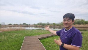 [단독]부산 을숙도서 큰고니 방생한 엑스포실사단 “드디어 친구를 찾았군요”