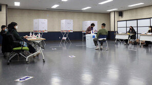 “사람이 너무 없어” 울산 재보궐선거 투표소 궂은 날씨에 ‘한산’