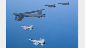 美 전략폭격기 B-52H 4대 괌 전격 배치…北 핵위협에 경고