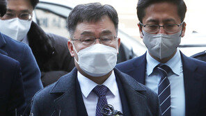 ‘대장동 수익 은닉’ 김만배 “재판 받아 죄송…책임 제게 물어야”