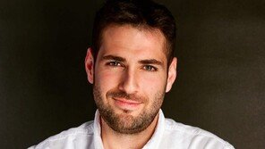 ‘시리아 난민’ 출신 리얀 알셰블, 獨 소도시 시장으로 당선