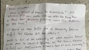 ‘21세기에 벽난로가 웬 말’…이웃들 “제발 이사 가라”