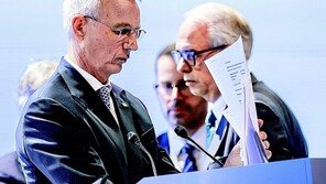 “뱅스터들 감옥 보내야”… CS 주주들, 마지막 주총서 울분 