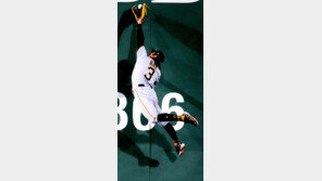 첫 홈런-슈퍼캐치… 날아오른 배지환