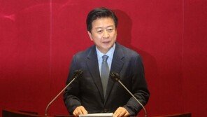 檢 “노웅래, 현금상자 받고 ‘공감정치로 보답’ 감사 문자 보내”