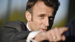 중국 찾은 마크롱 “우크라전에서 러시아 돕는다면 ‘공범’ 될 것”