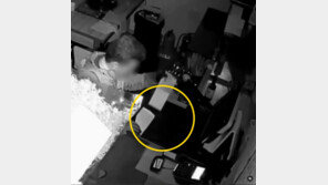 돈 털러 왔는데 현금통 ‘텅’~소주만 2병 벌컥벌컥…“현타?” (영상)