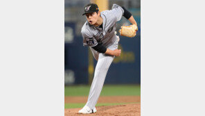 159km 강속구에 폭포수 커브… 한화 문동주, 한국 야구 미래 밝혔다