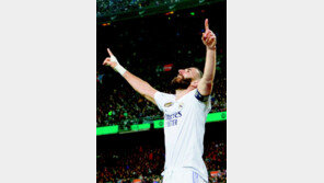 벤제마의 복수혈전… 바르사 안방서 3골 폭격