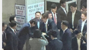 尹대통령, 부산 횟집서 포착…누구누구 있었나