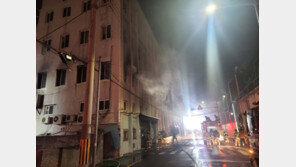 부산 영도구 조선소 새벽 화재…당직근무 50대 경비원 사망