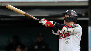 박병호, 시즌 첫 홈런포 터졌다…롯데전서 비거리 125m 아치