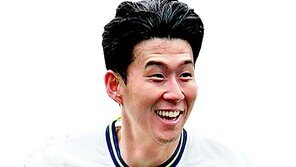 손흥민, 亞 최초 EPL 100골… “하늘의 외할아버지께 바칩니다” 