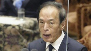 우에다 새 일본은행 총재 취임…시장선 4~6월 ‘완화 수정론’ 부상