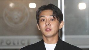 경찰, 유아인 2차 소환·공범 수사…전우원 지목 3명도 조사