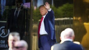 트럼프 기소 찬성 50%…대선 가도 빨간불?