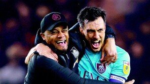 ‘콩파니 매직’ 15승 4무 무패행진… 번리 다시 1부리그로