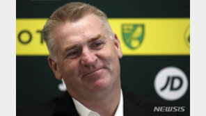 ‘강등권’ EPL 레스터, 임시 사령탑에 스미스 전 노리치 감독