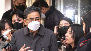 ‘곽상도 부자 뇌물’ 호반건설·부국증권 압수수색