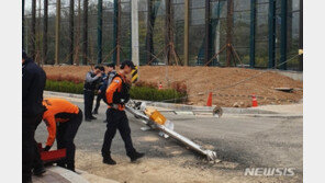 CCTV 기둥 쓰러지고 간판 떨어지고…인천, 강풍 피해 14건