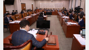 민주당, 법사위 법안소위서 ‘50억 클럽’ 특검법 단독 처리… 與 집단 퇴장