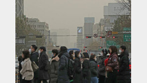 “봄날씨가 왜 이래”…내일 초고농도 황사에 ‘꽃샘추위’까지